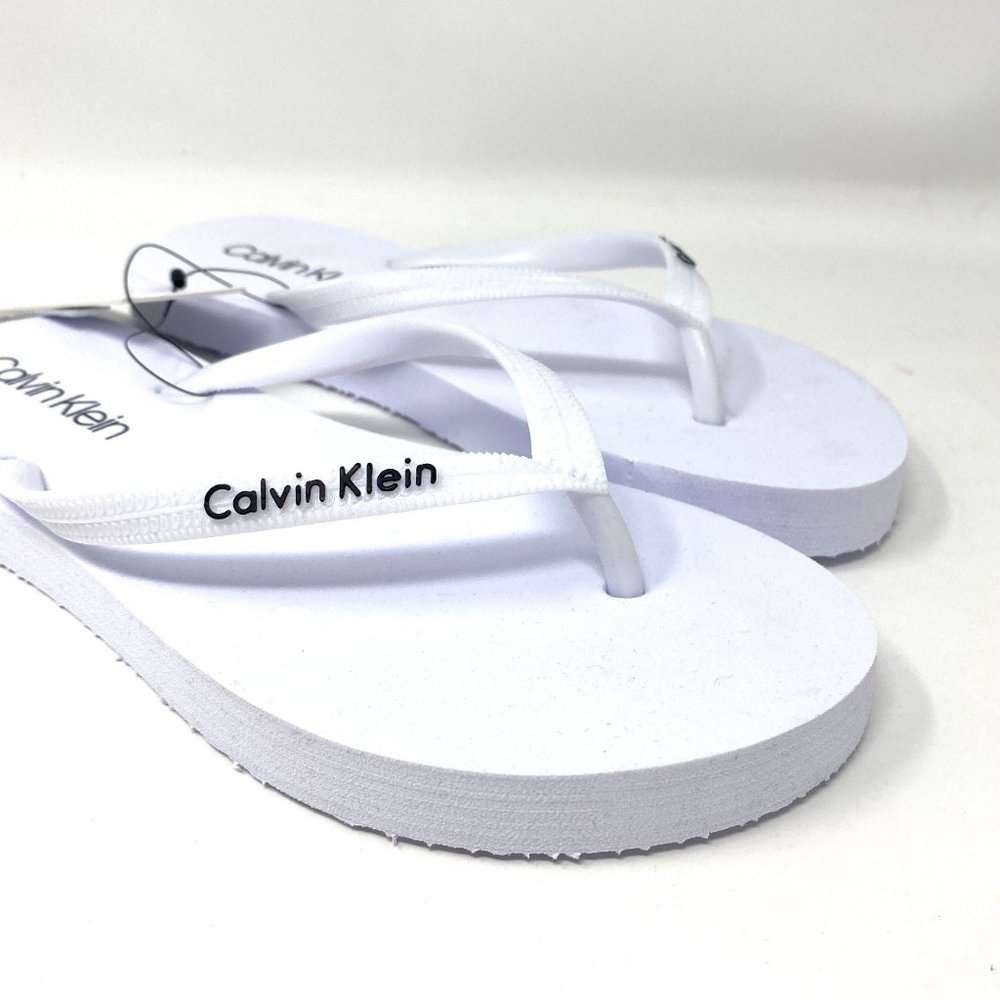 Calvin Klein Womens KCDAWNI-Z Dawni Flip Flop Smooth Footbed Sandal WHITE Rubber - Picture 2 of 9
